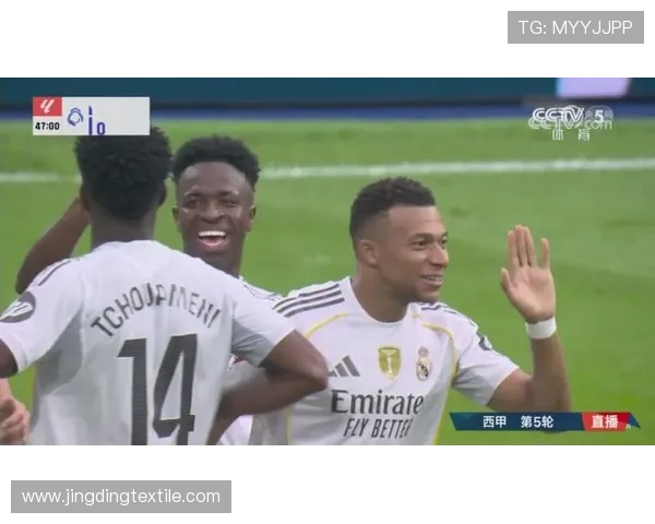 姆巴佩力挺维尼修斯场内外情义