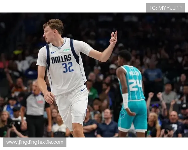 老詹半场22分对决弗拉格45分 湖人惨遭独行侠痛击 老詹半场22分对决弗拉格45分 湖人惨遭独行侠痛击